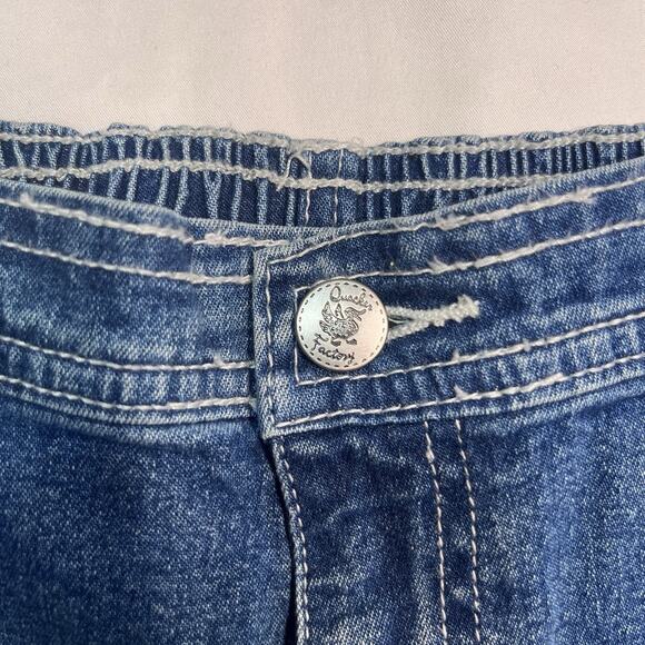 Quacker Factory Medium Denim Capris With Lace Cutouts And Beading Trim - Picture 5 of 11